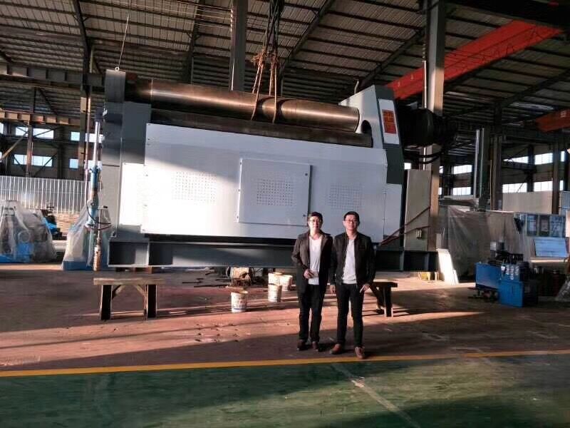 四輥卷板機運轉中的注意事項